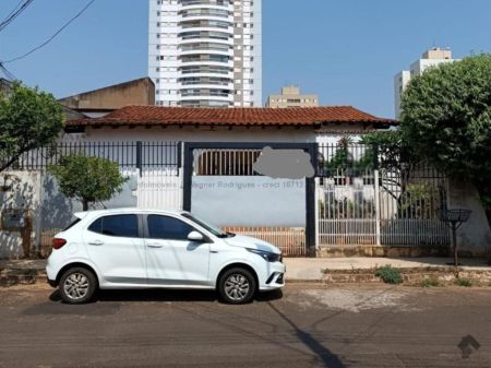 Casa-Térrea em Monte Castelo