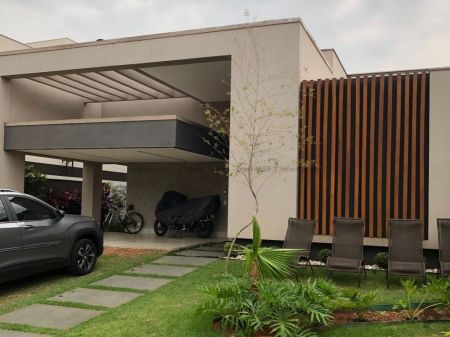 Casa-Térrea-Condomínio em Residencial Alphaville