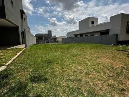 Terreno-Condomínio em Residencial Alphaville II