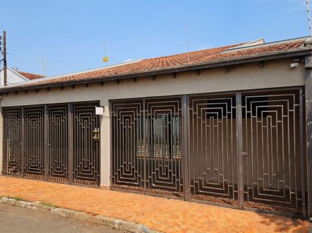 Casa-Térrea em Vila Carvalho