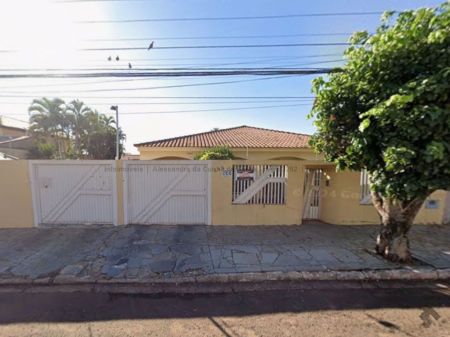 Casa-Térrea em Jardim São Bento