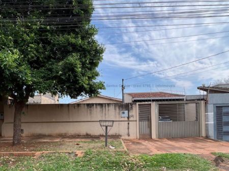Casa-Térrea em Jardim Batistão