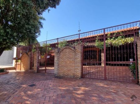 Casa-Térrea em Jardim dos Estados