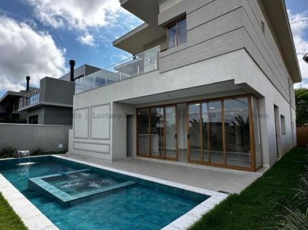 Sobrado-Condomínio em Residencial Alphaville III