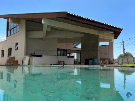 Casa-Térrea-Condomínio em Terras do Golfe