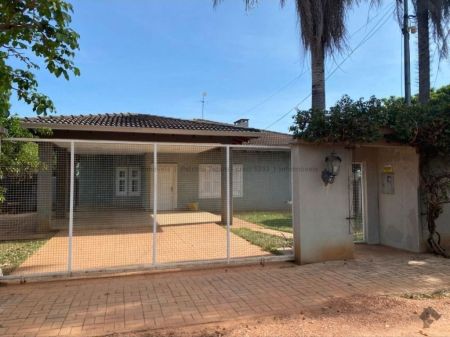 Casa-Térrea em Tarumã Hipica Park