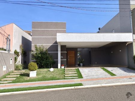 Casa-Térrea-Condomínio em Vila Nasser