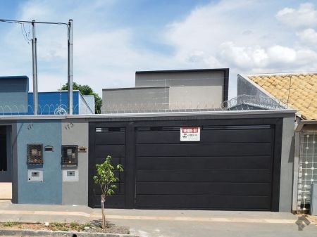 Casa-Térrea em Guanandi