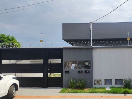 Casa-Térrea-Condomínio em Jardim Batistão