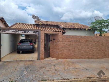 Casa-Térrea em Monte Castelo