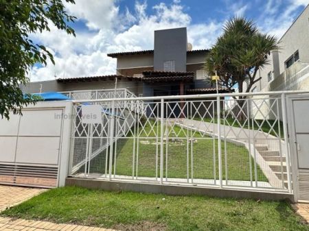 Sobrado em Monte Castelo