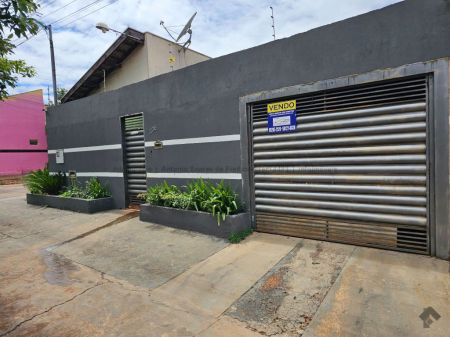 Casa-Térrea em Aero Rancho