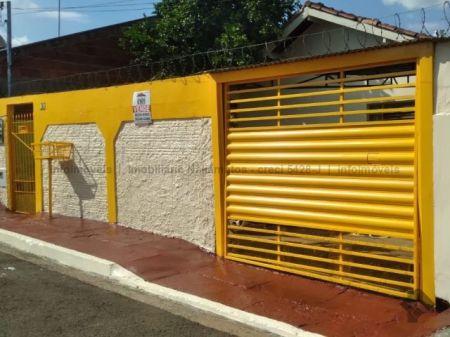 Casa-Térrea em Aero Rancho