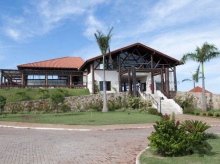 Terreno-Condomínio em Terras do Golfe