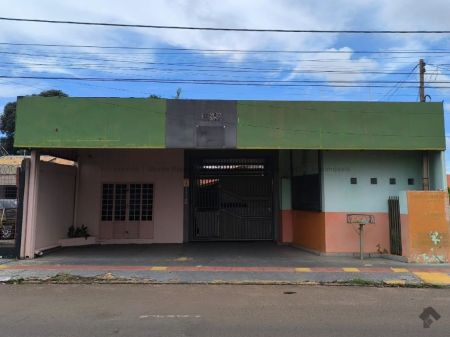 Casa Comercial em Vila Carvalho