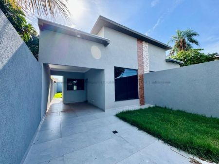 Casa-Térrea em Aero Rancho