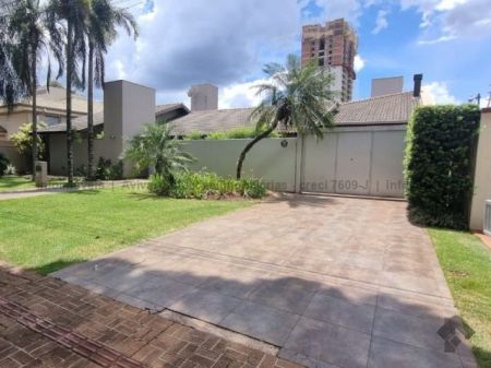 Casa-Térrea em Centro
