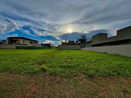 Terreno-Condomínio em Residencial Alphaville IV
