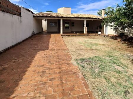 Casa-Térrea em Vila Marcos Roberto