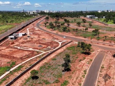 Terreno-Condomínio em Jardim Veraneio