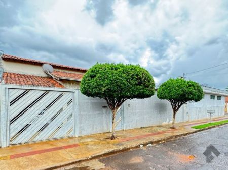 Casa-Térrea em Jardim Nhanhá