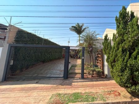 Casa-Térrea em Monte Castelo