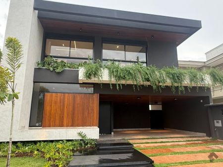 Sobrado-Condomínio em Residencial Alphaville III