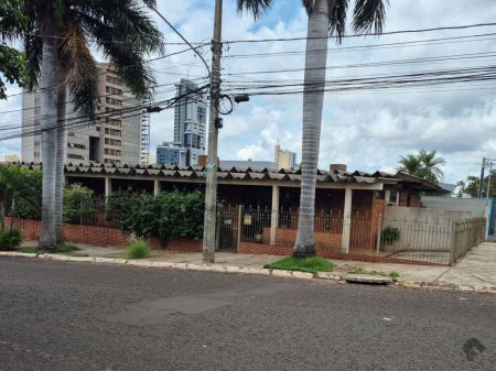 Casa-Térrea em Jardim dos Estados