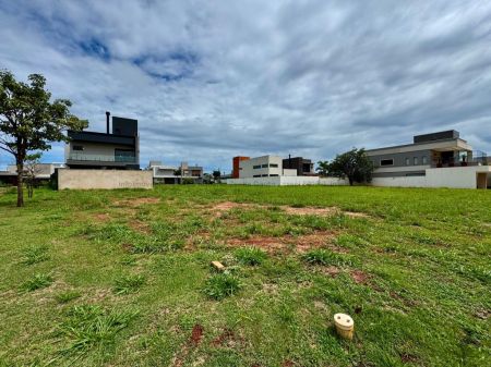 Terreno-Condomínio em Residencial Alphaville IV