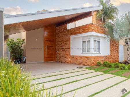 Casa-Térrea-Condomínio em Pq. Residencial Damha III