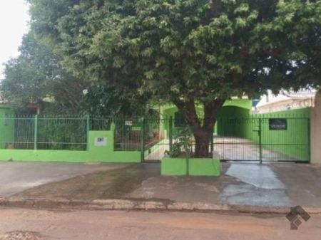 Casa-Térrea em Jardim Jockey Club