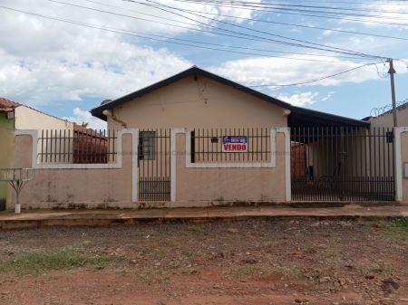Casa-Térrea em Jardim Serra Azul