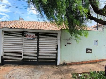 Casa-Térrea em Monte Castelo
