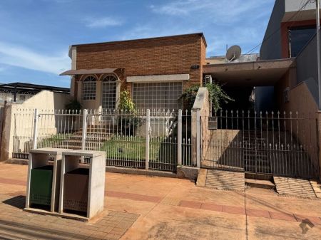 Casa Comercial em Centro