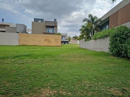 Terreno-Condomínio em Residencial Alphaville II