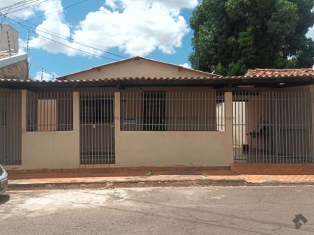 Casa-Térrea em Jardim Bonança