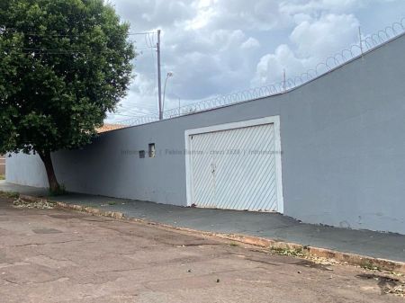 Casa-Térrea em Guanandi