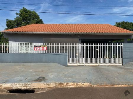 Casa-Térrea em Campo Alegre