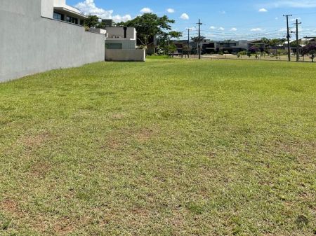 Terreno-Condomínio em Residencial Alphaville II