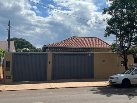 Casa-Térrea em Centro