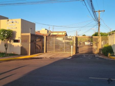 Casa-Térrea-Condomínio em Estrela do Sul