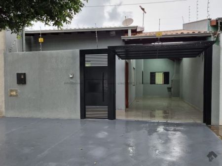 Casa-Térrea em Jardim Imá