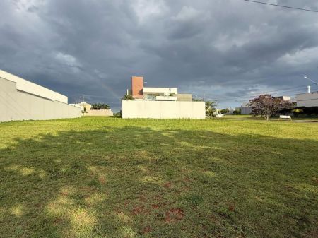 Terreno-Condomínio em Residencial Alphaville II