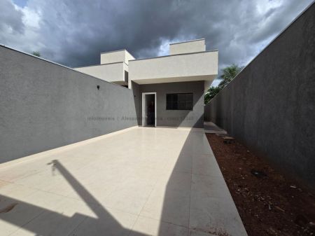 Casa-Térrea em Parque Dallas