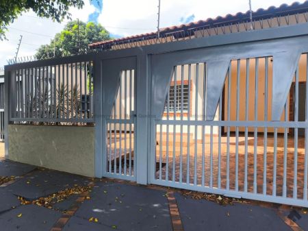 Casa-Térrea em Monte Castelo