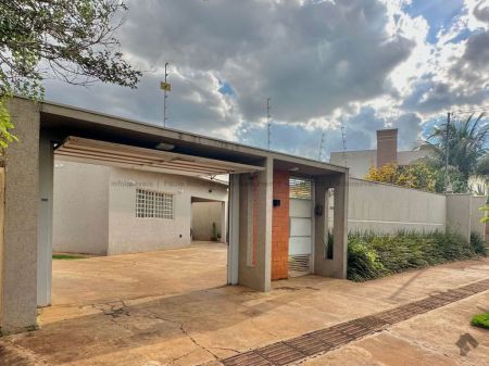Casa-Térrea em Vila Sobrinho