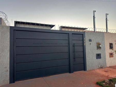 Casa-Térrea em Aero Rancho