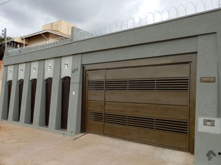 Casa-Térrea em Vila Alba