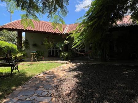 Casa-Térrea em Jardim Veraneio