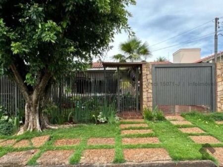 Casa-Térrea em Vila São Luis